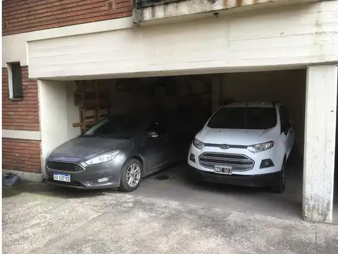 Varias cocheras en venta. Cubiertas, descubiertas y dobles.