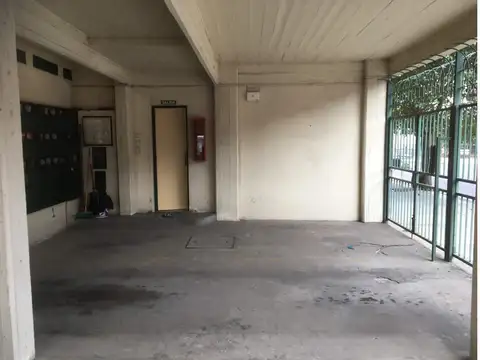 Varias cocheras en venta. Cubiertas, descubiertas y dobles.