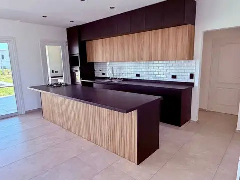 Casa 5 ambientes con 3 baños