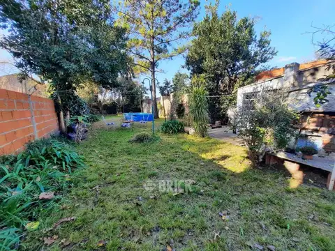 CASA EN LOTE DE 10X41.90 MTS EN CARABOBO Y AV.EVA PERON - 410 M2 ESPECT PQUE PTIO T/SOL GALPON