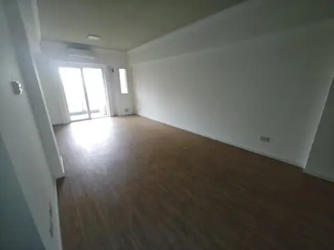 Hermoso y moderno monoambiente al frente con Balcon