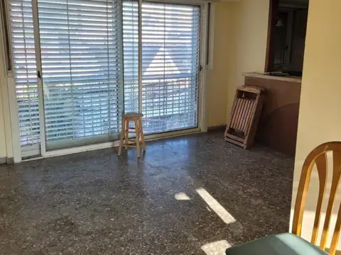 Departamento en venta - 2 Dormitorios 1 Baño - 76Mts2 - Lanús