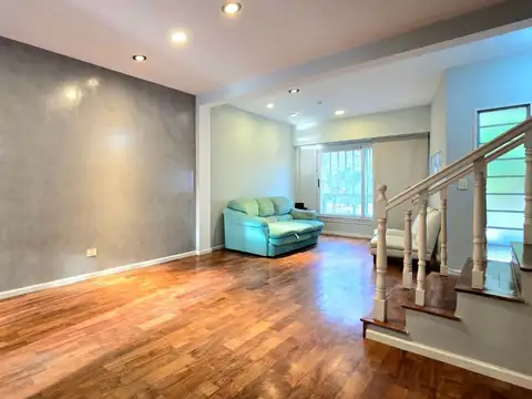 VENTA Dúplex 4 ambientes, amplio con jardín