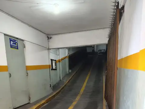 COCHERA FIJA CUBIERTA EN PARAGUAY Y CARLOS PELLEGRINI