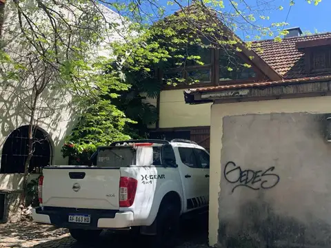 Hipólito Yrigoyen al 2900