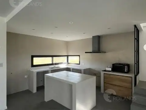 Alquiler exclusiva Casa  en Área 60 | Pileta, Quincho  Parque Cocheras