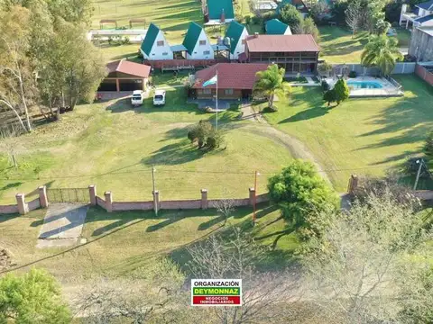 Casa con importante parque, piscina y quincho en Colón