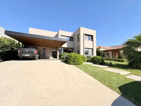 VENTA - Casa en San Sebastian de 3 dormitorios. Funes