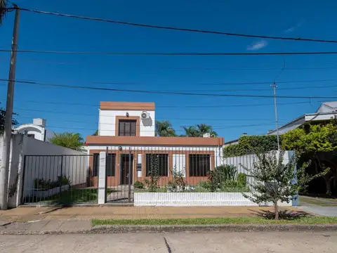 Amplia casa de 4 dormitorios, Ideal familias