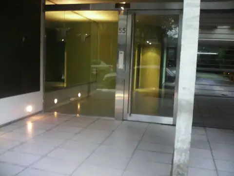 Monoambiente Categoria, frente, pisos tarugados, Edificio Pileta con solarium, SUM y Gimnasio