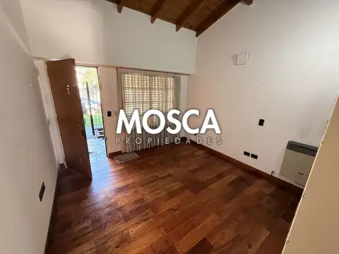 Casa en Alquiler con 1 cochera