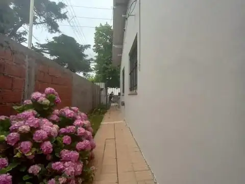 Casa en venta - 2 Dormitorios 1 Baño - 176Mts2 - Plátanos