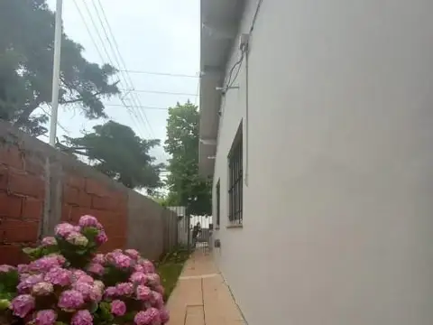 Casa en venta - 2 Dormitorios 1 Baño - 176Mts2 - Plátanos