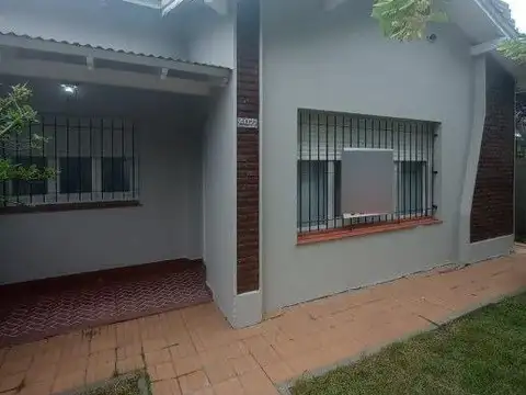 Casa en venta - 2 Dormitorios 1 Baño - 176Mts2 - Plátanos