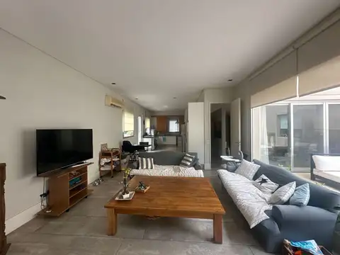 Casa 5 ambientes con 4 baños