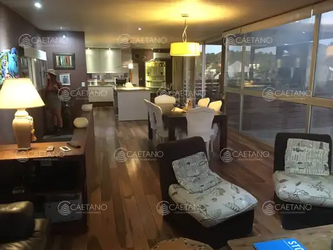 Casa 5 ambientes con 3 baños