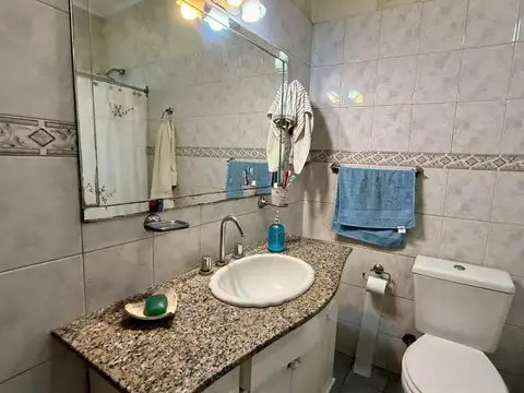 Casa 4amb con cochera, patio y depto independiente