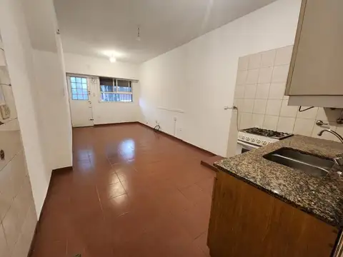 Venta Departamento Planta Baja Frente. Patio. Sin Expensas. Parque Independencia. Rosario