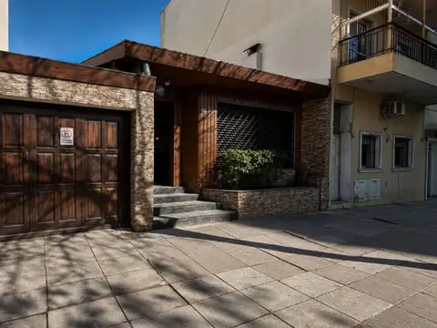 PARQUE CHAS VENTA CASA EN EXCELENTE ESTADO /GARAGE