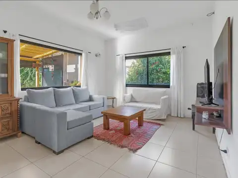 Casa en Venta con 3 cocheras