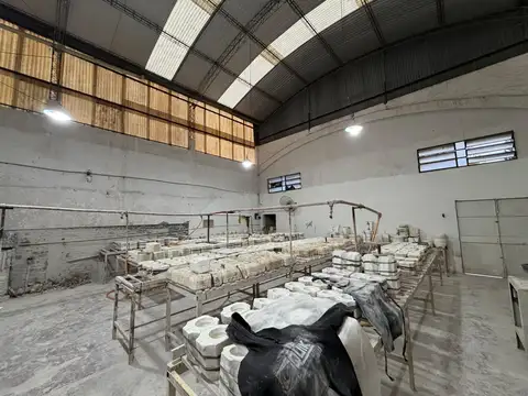 Galpon en Venta 40  mts Fondo