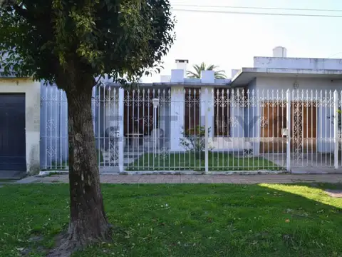Casa 2 Dormitorios en Berisso.