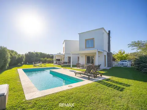 VENTA CASA 5 AMB EL CANTON PUERTO AMOBLADA PILETA