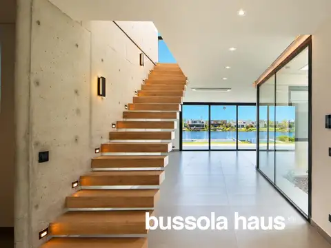 Casa en Venta con 6 cocheras