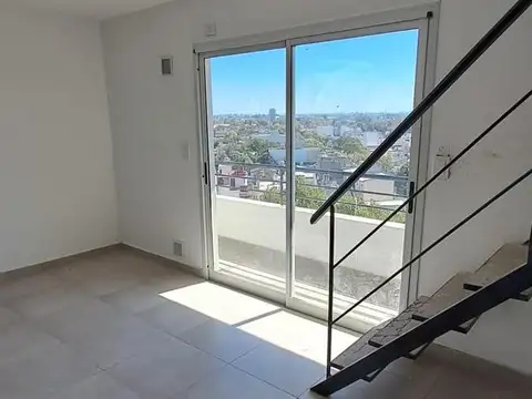 Duplex 4 ambientes en Moreno al 600