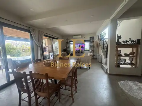 Casa 4 ambientes con 3 baños