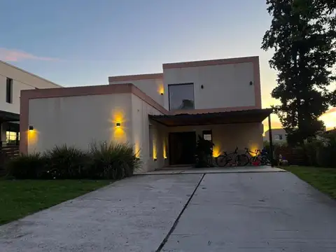 VENTA CASA ALVEAR DE BENAVIDEZ