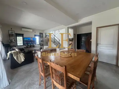 Casa en Venta con 3 cocheras