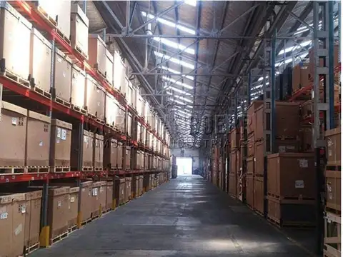 5530m² cub. en Hurlingham dentro de Complejo Log