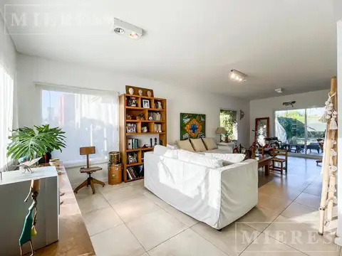 Casa 4 ambientes con 3 baños