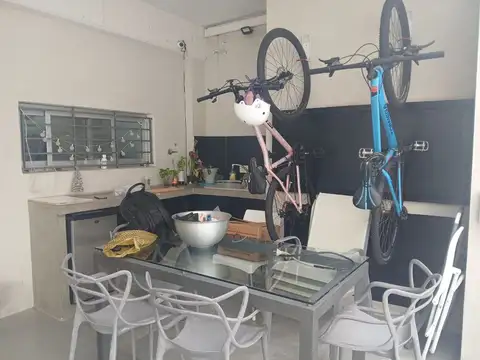 Casa en Venta con 3 cocheras