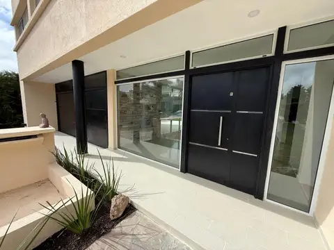 Casa en Venta en Berazategui, USD 295.000