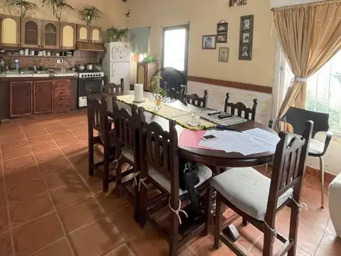 Casa 4 ambientes con 2 baños