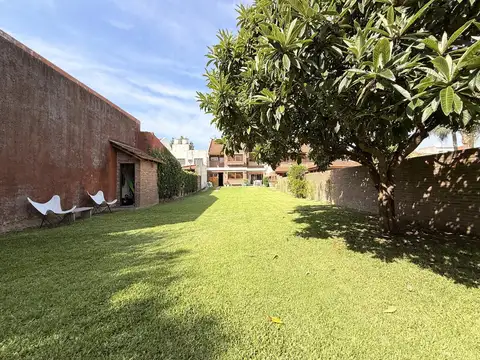 Casa en Venta con 4 cocheras