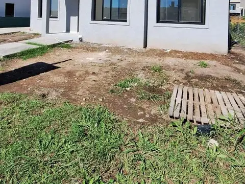 Divina Casa Sobre Lote Interno En Santa Elisa, Pilar Del