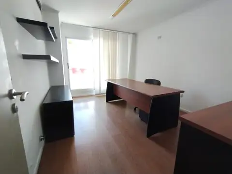 Excelente oficina en Venta ubicada a metros de Bv Oroño y Av Pellegrini Montevideo 2400 Rosario