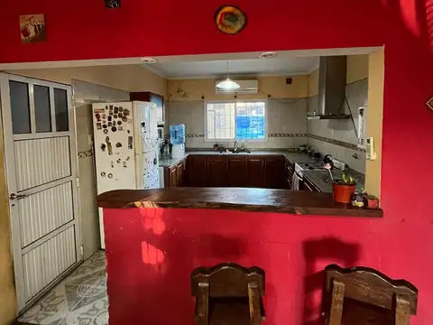 Casa con pileta y quincho Santoto