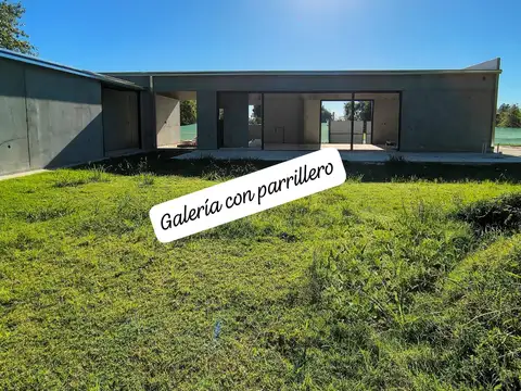 Casa en Venta con 4 cocheras