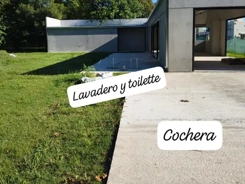 Casa 4 ambientes con 2 baños