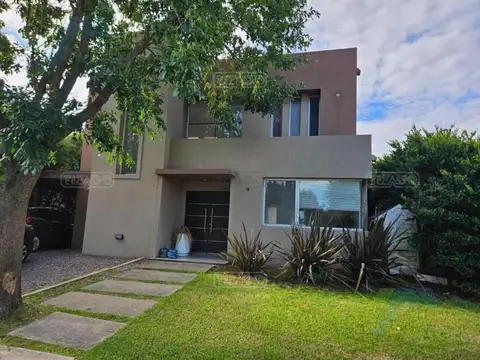 DOLORES 15, BARRIO LOS ROBLES PILAR 100