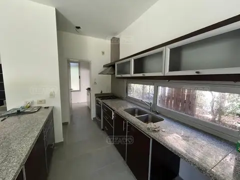 Casa en Alquiler con 1 cochera