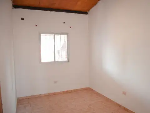 Casa 4 ambientes con 1 baño