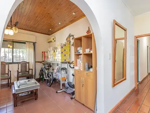 Casa 4 ambientes con 2 baños