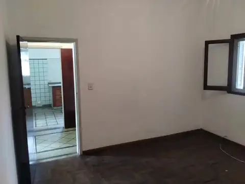 Casa en venta - 2 Dormitorios 1 Baño - 360Mts2 - Quilmes
