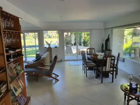 Casa en Alquiler Temporal con 3 cocheras