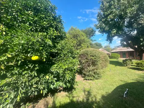 Casa 6 ambientes con 2 baños